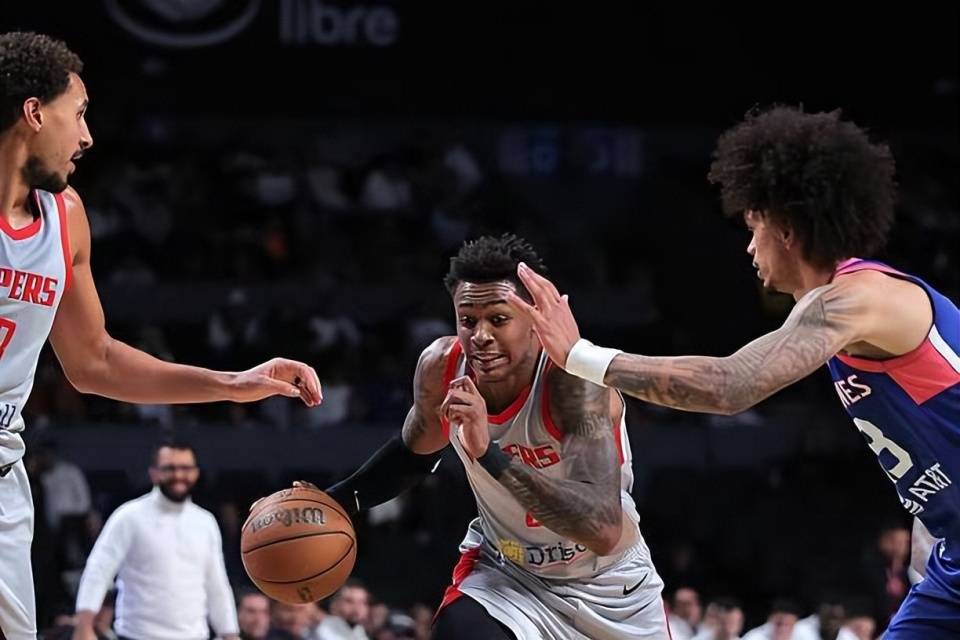 开云直播中心-关于集结日迈阿密热火备战NBA常规赛,状态回暖细节曝光,更衣室稳定,更衣室氛围转暖的信息